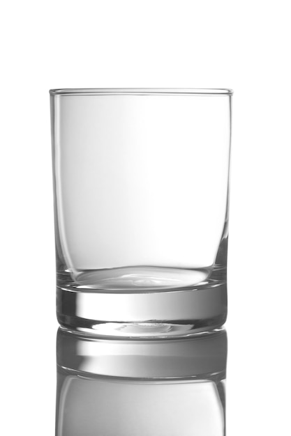 Vaso vacío en un blanco