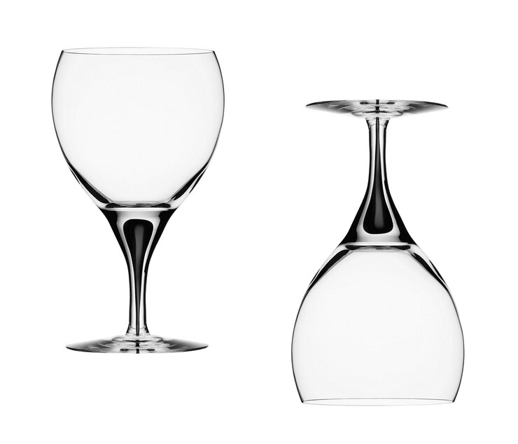 Foto vaso de vino vacío aislado