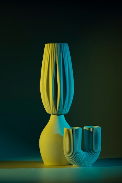 Vasos modernos com arranjo estético suave