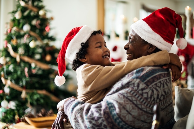 Vater und Sohn genießen Weihnachtsferien