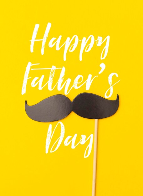 Vatertags-Grußkarte mit Schnurrbart auf gelbem Hintergrund