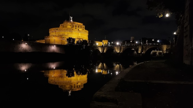 El vaticano iluminado de noche