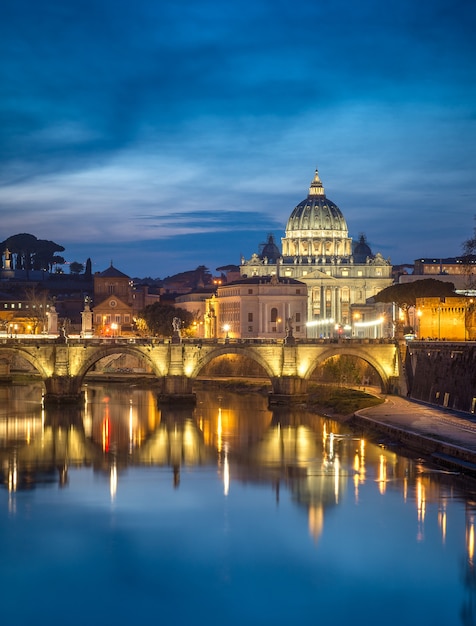 Vaticano de noche