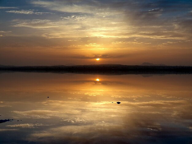 Foto vega baja del segura salinas de torrevieja al atardecer un paraje natural de especial belleza