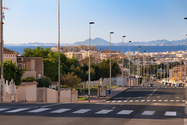 Vega Baja del Segura - Torrevieja - Paisaje urbano con vistas maritimas de la ciudad