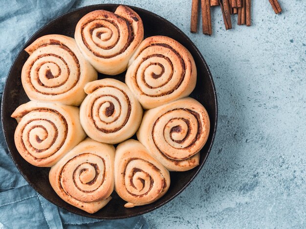 Foto vegan cinnamon rolls top view