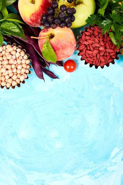 Foto vegan. desintoxicação. produto de supermercado. seleção saudável de alimentos coloridos