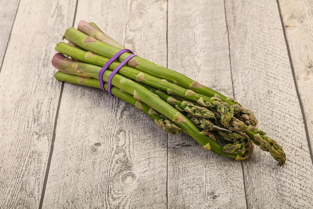 Vegane Küche Roher Spargelhaufen