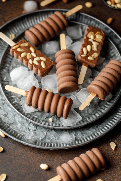 Veganes Eis mit Datteln und Erdnüssen Hausgemachtes Eis