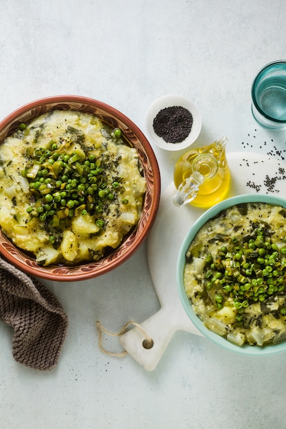 Veganes Pizzoccheri-Gericht. ein angepasstes Rezept aus der italienischen Küche.