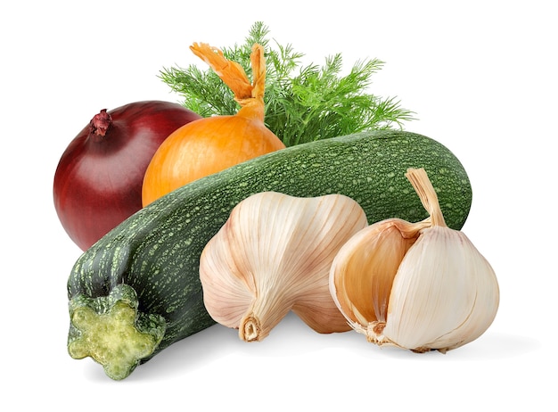 Vegetais crus isolados no branco