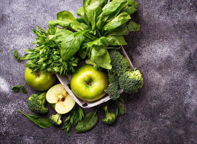 Vegetais e frutas verdes da desintoxicação.