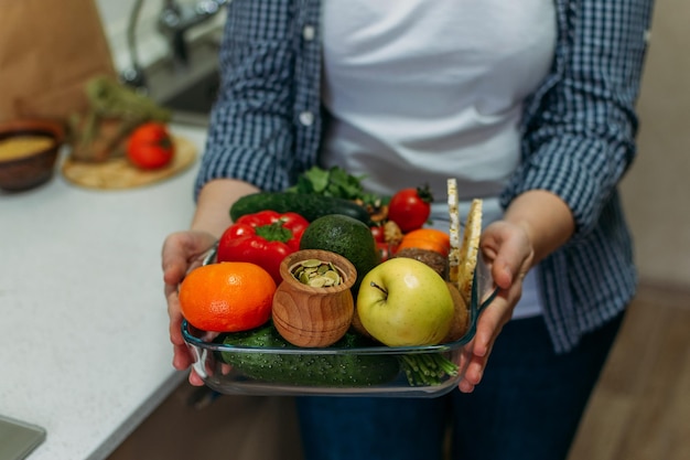 Foto vegetais naturais saudáveis frutas cereais e nozes para estimulação da imunidade e proteção contra vírus