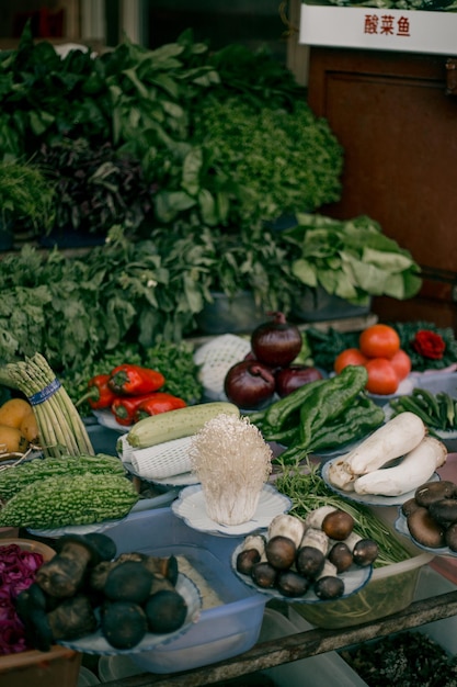 Vegetais para venda nas barracas do mercado