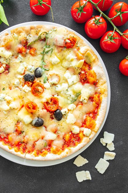 Vegetal pizza queijo molho de tomate azeitona fresca refeição comida lanche na mesa cópia espaço comida