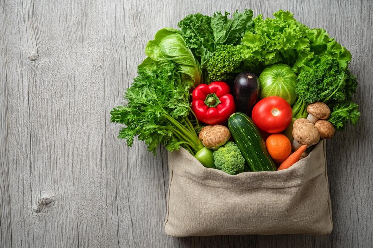 Vegetales frescos dispuestos en una bolsa reutilizable en una superficie de madera IA generativa