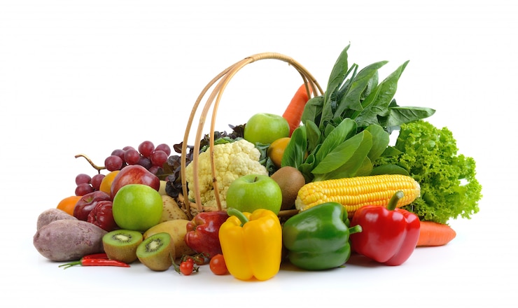 Foto vegetales y frutas en blanco
