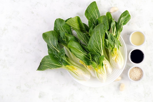 Vegetales orgánicos y frescos de la especie Bok choy o pak choi o pok choiBrassica rapa