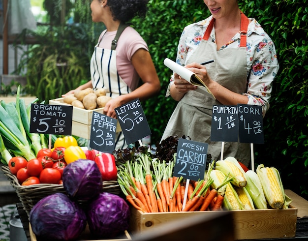 Foto vegetales orgánicos frescos en el mercado