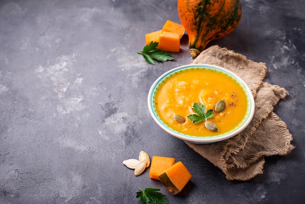 Vegetarische Herbstkürbiscremesuppe