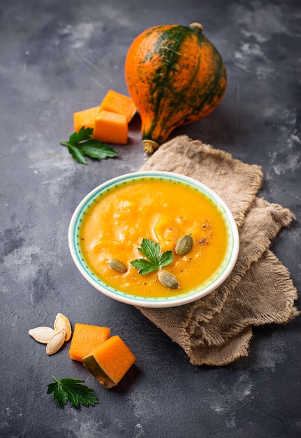 Vegetarische Herbstkürbissahnesuppe