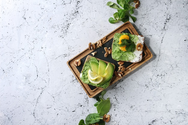 Vegetarische Sandwiches mit Avocado