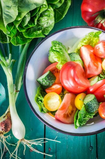 Vegetarischer Salat vom Land