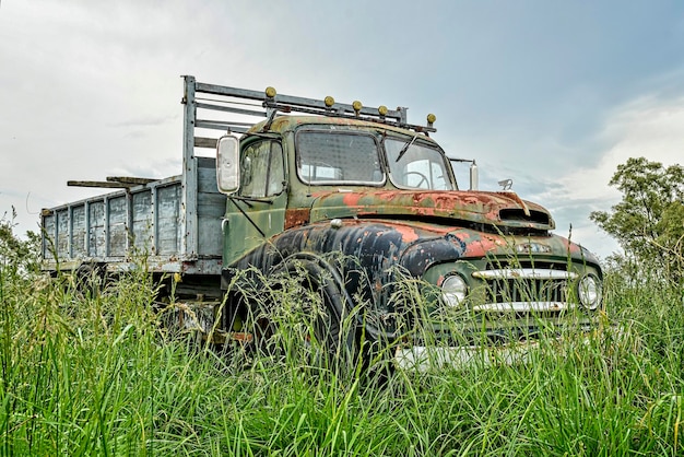 Vehículos viejos abandonados y deteriorados en uruguay