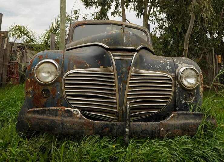 Foto veículos velhos abandonados e deteriorados no uruguai