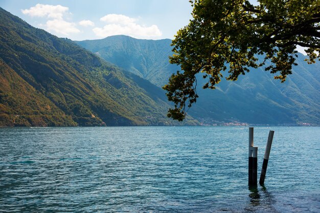 Veiw do belo lago Como na Itália no verão