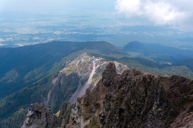 Veja a cratera do vulcão la malinche, no México