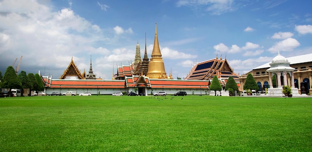 Veja a paisagem do Templo Wat Phra Kaew do Buda Esmeralda ou Wat Phra Si Rattana Satsadaram em Bangkok Tailândia