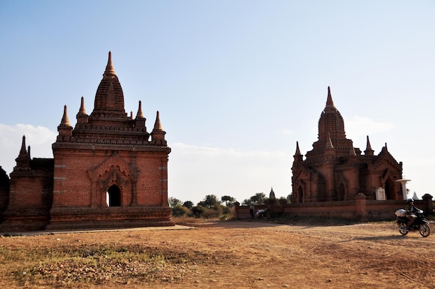 Veja a paisagem ruínas da paisagem urbana Património Mundial da UNESCO com mais de 2000 templos pagodes para birmaneses viajantes estrangeiros visitam a cidade antiga de Bagan ou Pagan em Mandalay Myanmar ou Burma