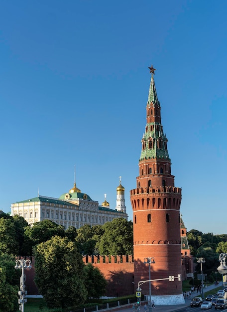 Veja o Kremlin da Ponte Patriarcal em MoscouRússia