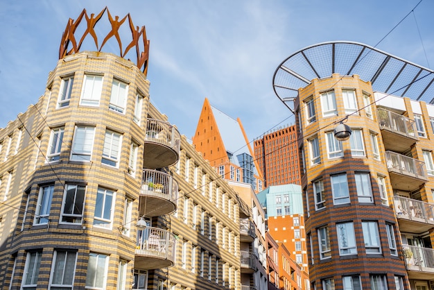 Veja os prédios residenciais e de escritórios na cidade de haag, holanda