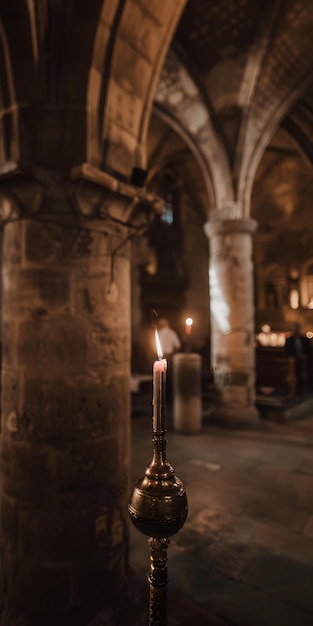 Foto vela acesa na catedral