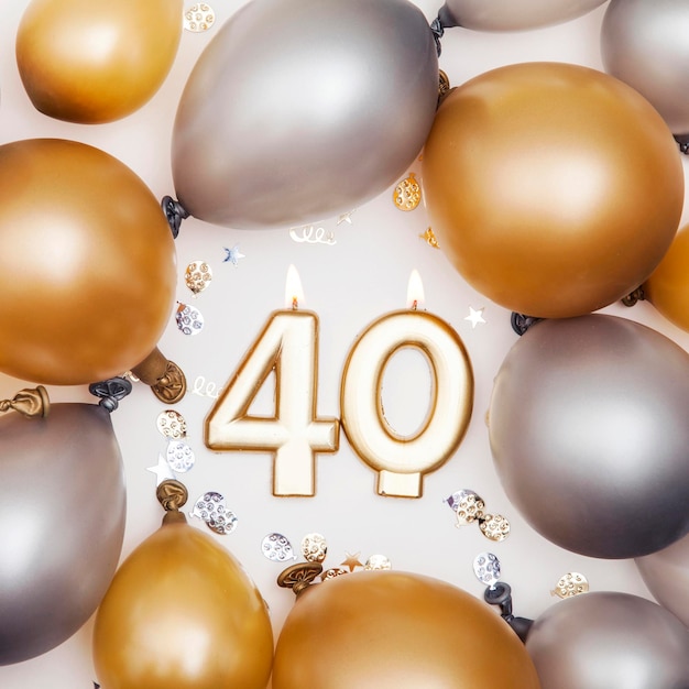 Foto vela de festa de aniversário número 40 com balões de ouro e prata