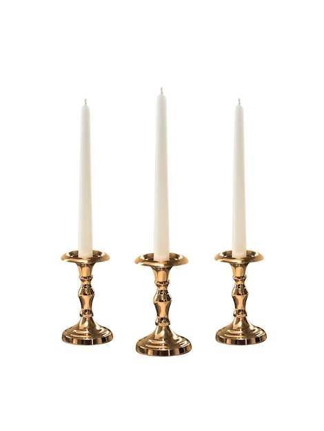 Vela em candelabro isolado em fundo branco