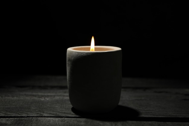 Fondo Grupo De Velas Negras Encendidas En Una Mesa Oscura Fondo, Vela  Fotos, Vela, Hermosas Fotos De Velas Imagen de Fondo Para Descarga Gratuita  - Pngtreee