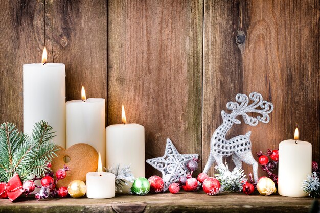 Velas de Adviento de Navidad con decoración festiva