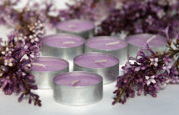 Velas aromáticas con aroma a lilas