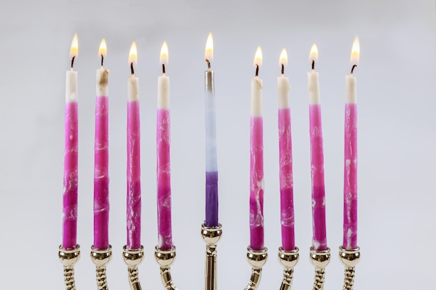 Velas Menorah Hanukkah con candelabros tradicionales de fiesta judía con velas