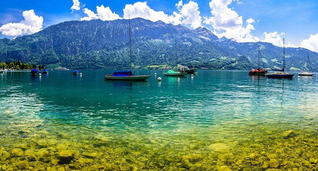 Veleiros no Lago Thun Thunersee Bern Suíça