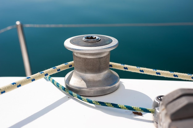 velero detalles yate en el mar