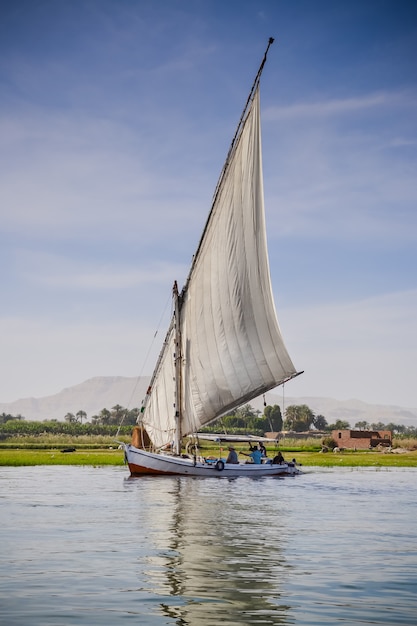 velero tradicional de madera