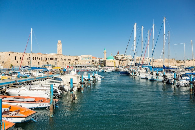 Veleros en el puerto deportivo de Akko Israel