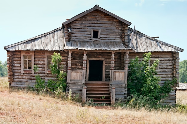 Velha casa de madeira