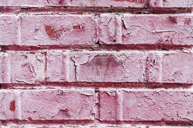 Velha parede de tijolos empoeirada com textura de pintura descascada