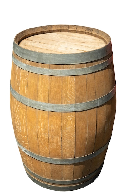 Velho barril de vinho de madeira com anéis cinza isolados no fundo branco