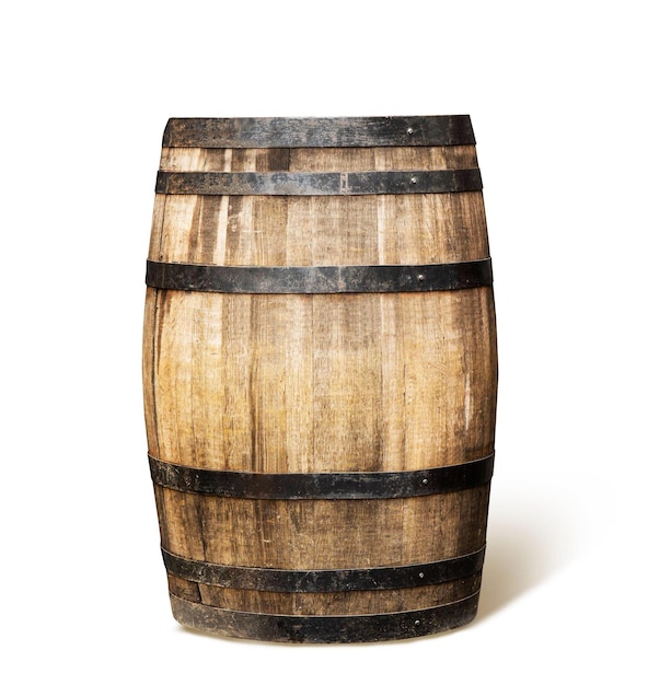 Velho barril de vinho de madeira com fotografia de traçado de recorte